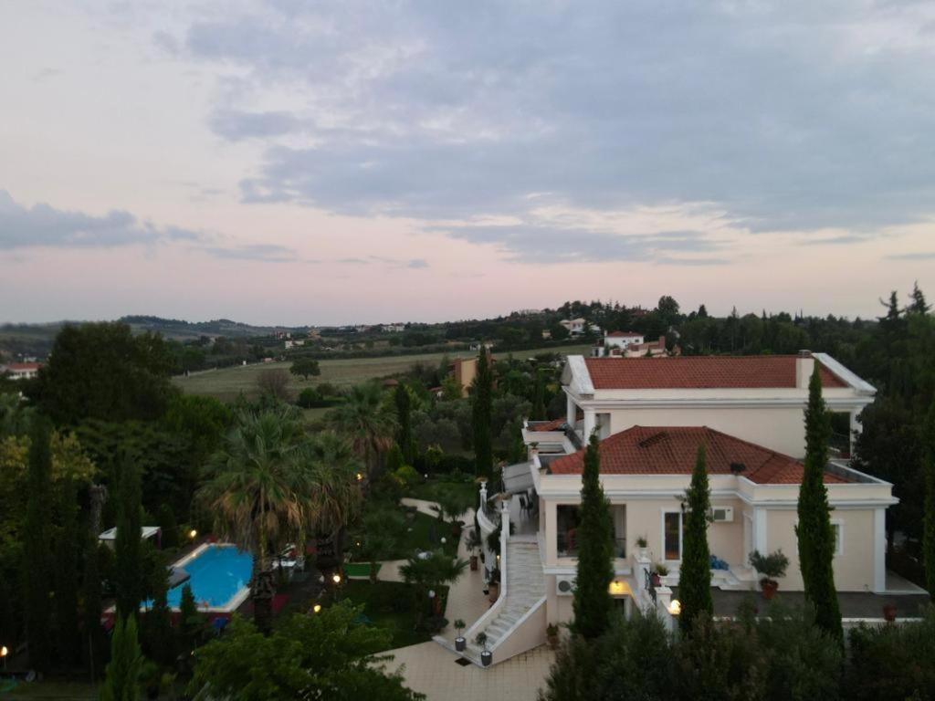 Villa Elena Peraía Exteriör bild