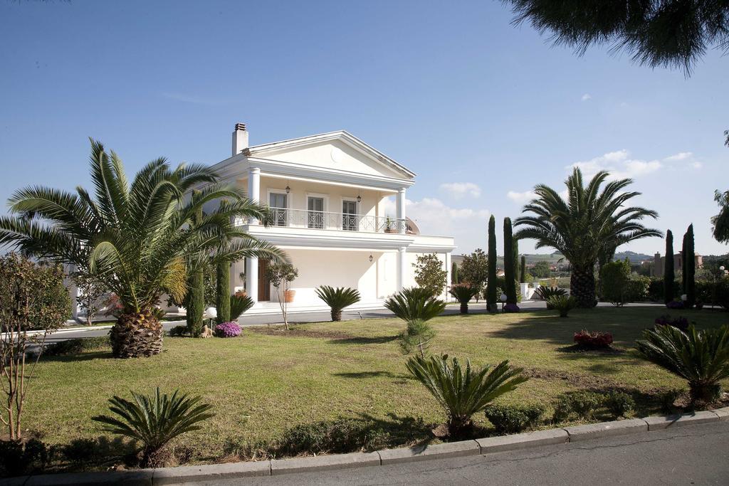 Villa Elena Peraía Exteriör bild